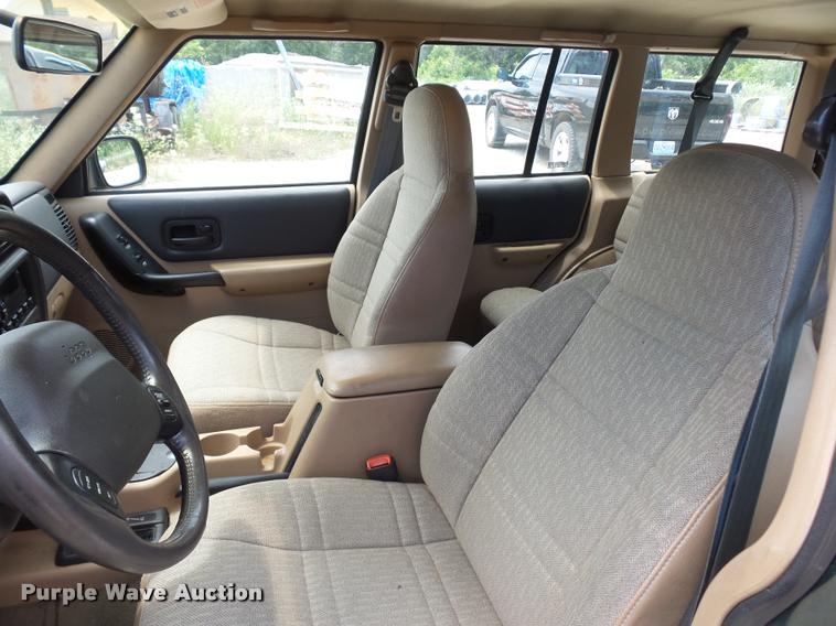 image for item DJ9580 1999 Jeep Cherokee SUV