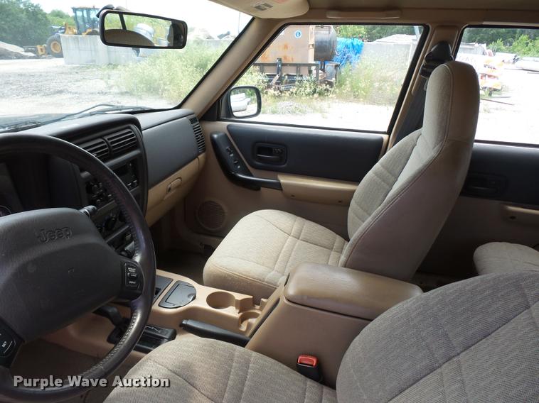 image for item DJ9580 1999 Jeep Cherokee SUV