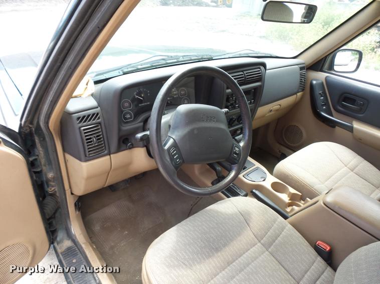 image for item DJ9580 1999 Jeep Cherokee SUV