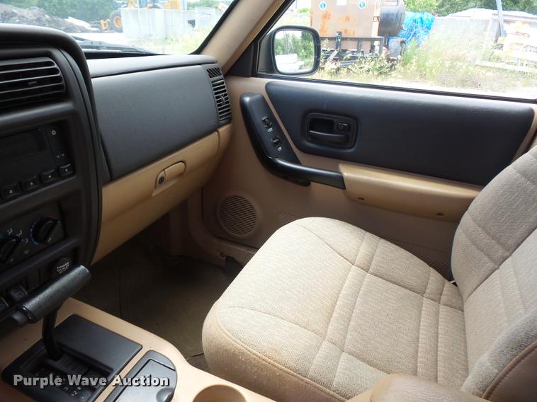 image for item DJ9580 1999 Jeep Cherokee SUV