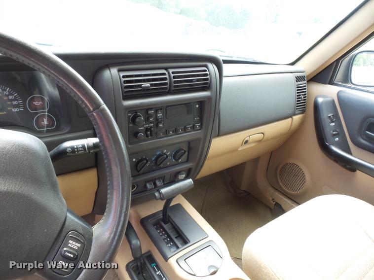 image for item DJ9580 1999 Jeep Cherokee SUV