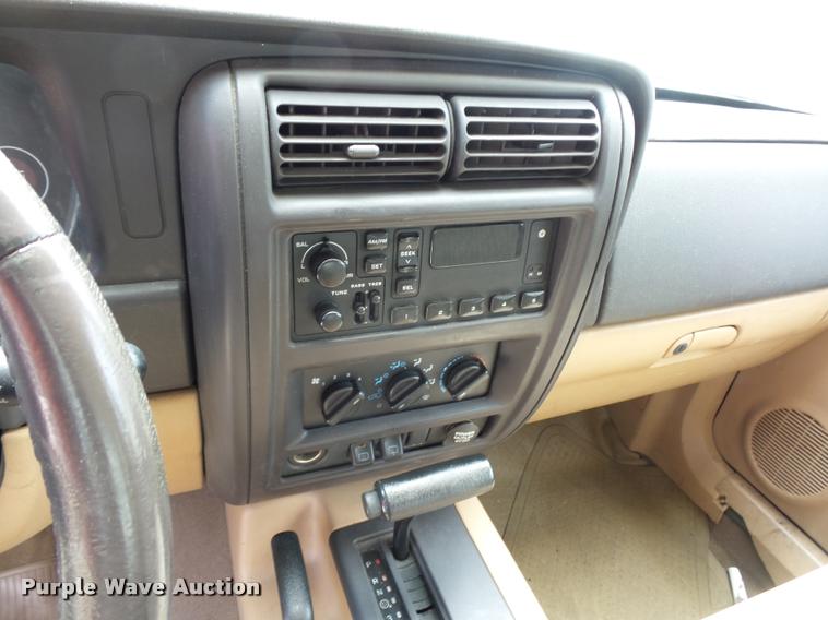 image for item DJ9580 1999 Jeep Cherokee SUV