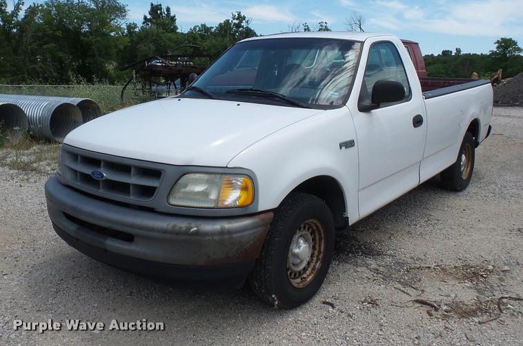image for item DJ9581 1997 Ford F150 pickup truck