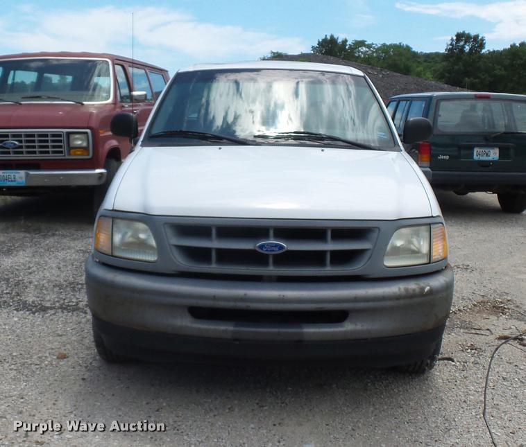image for item DJ9581 1997 Ford F150 pickup truck