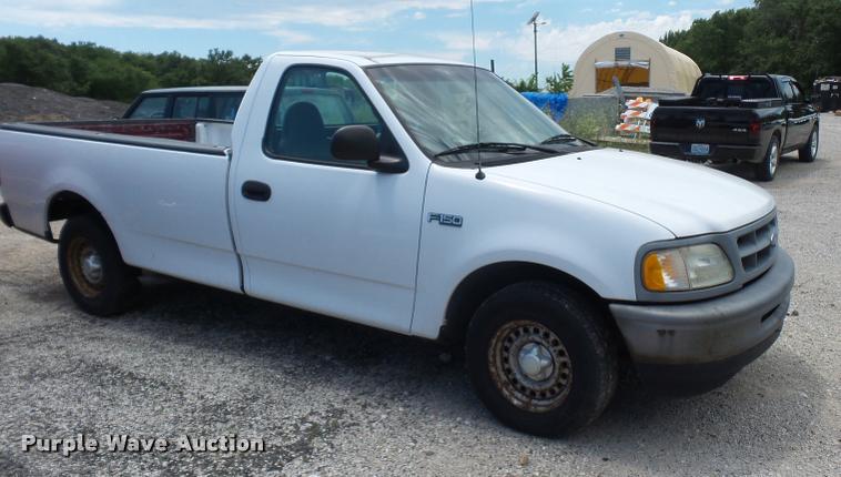 image for item DJ9581 1997 Ford F150 pickup truck