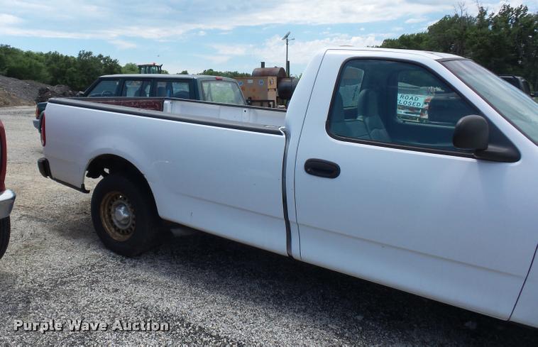 image for item DJ9581 1997 Ford F150 pickup truck