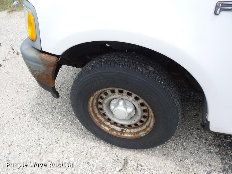 image for item DJ9581 1997 Ford F150 pickup truck