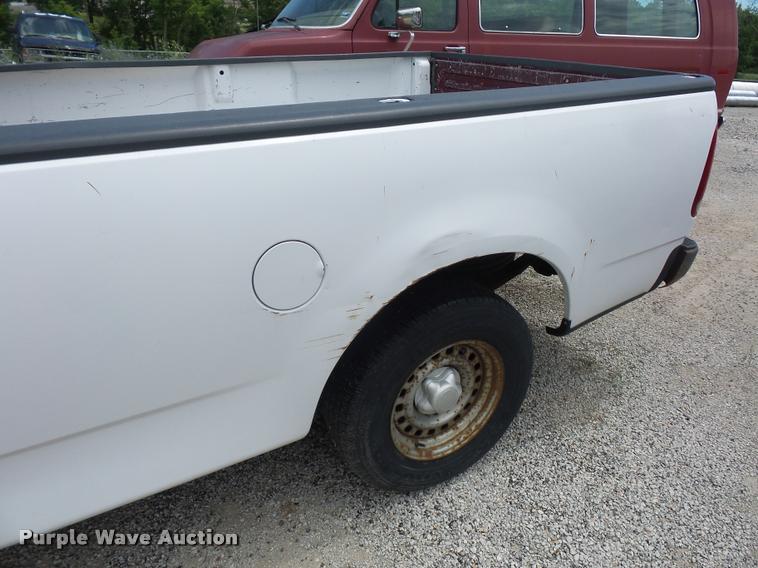 image for item DJ9581 1997 Ford F150 pickup truck