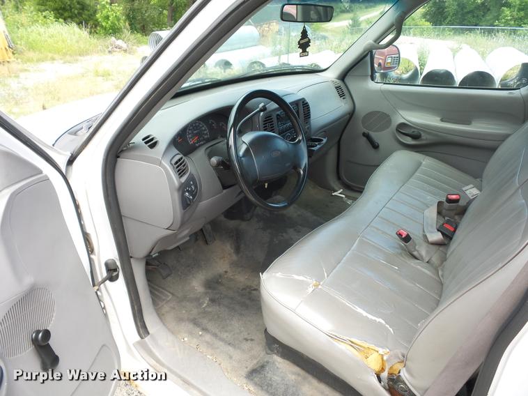 image for item DJ9581 1997 Ford F150 pickup truck