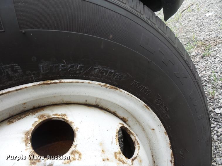 image for item DJ9588 2006 Ford E350 shuttle bus