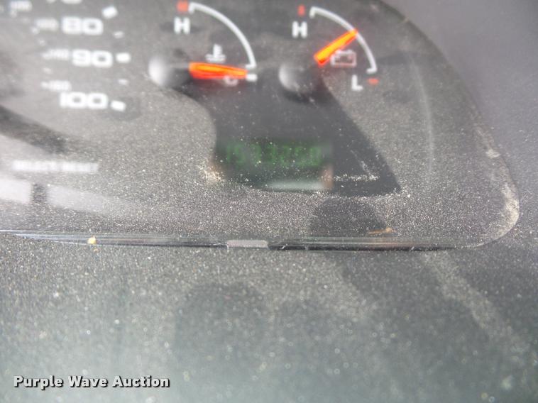 image for item DJ9588 2006 Ford E350 shuttle bus