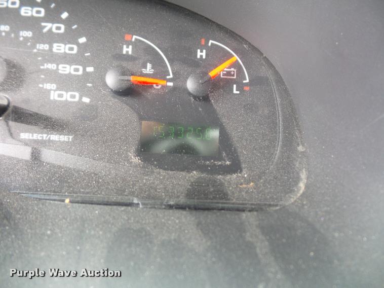 image for item DJ9588 2006 Ford E350 shuttle bus