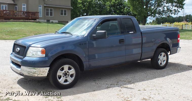 image for item DJ9589 2004 Ford F150 SuperCab pickup truck