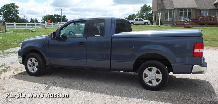 image for item DJ9589 2004 Ford F150 SuperCab pickup truck