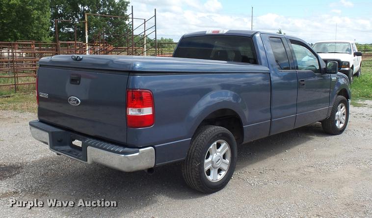 image for item DJ9589 2004 Ford F150 SuperCab pickup truck