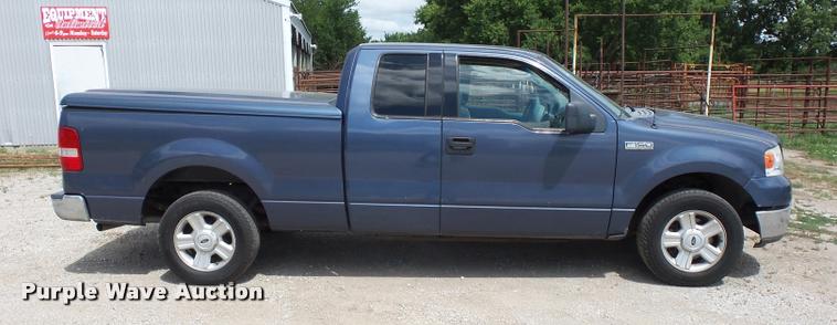 image for item DJ9589 2004 Ford F150 SuperCab pickup truck