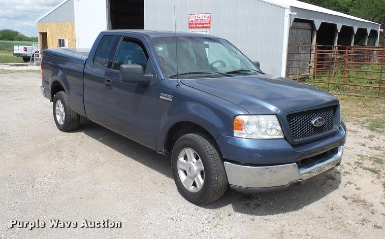 image for item DJ9589 2004 Ford F150 SuperCab pickup truck