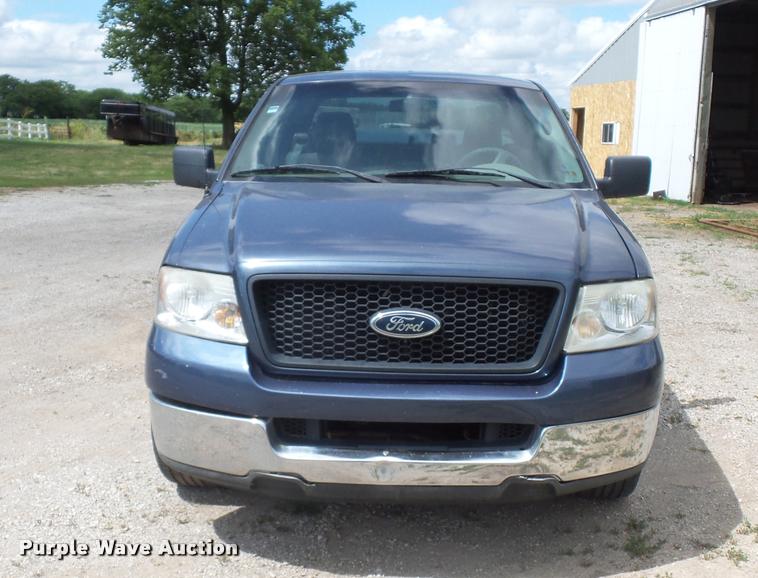 image for item DJ9589 2004 Ford F150 SuperCab pickup truck