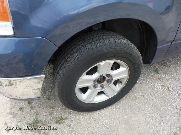 image for item DJ9589 2004 Ford F150 SuperCab pickup truck