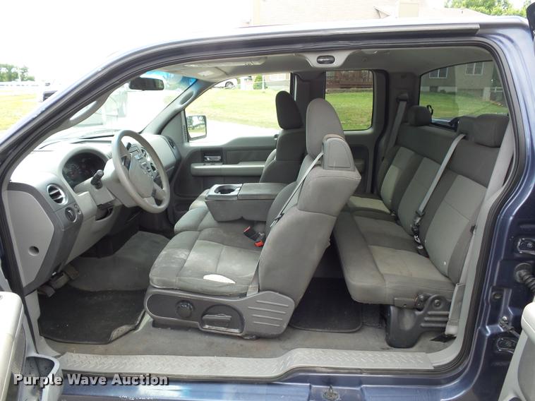 image for item DJ9589 2004 Ford F150 SuperCab pickup truck