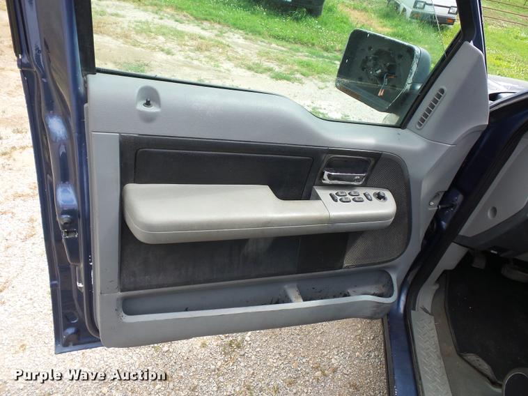 image for item DJ9589 2004 Ford F150 SuperCab pickup truck