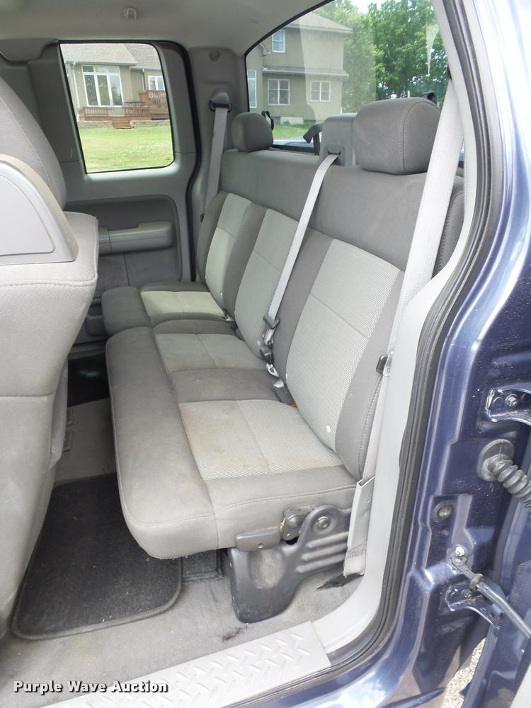 image for item DJ9589 2004 Ford F150 SuperCab pickup truck