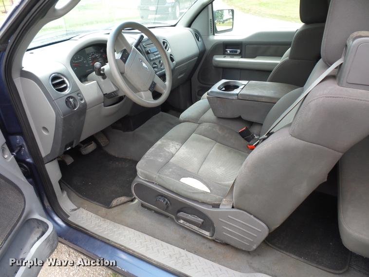 image for item DJ9589 2004 Ford F150 SuperCab pickup truck