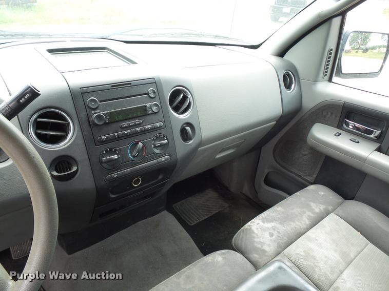 image for item DJ9589 2004 Ford F150 SuperCab pickup truck