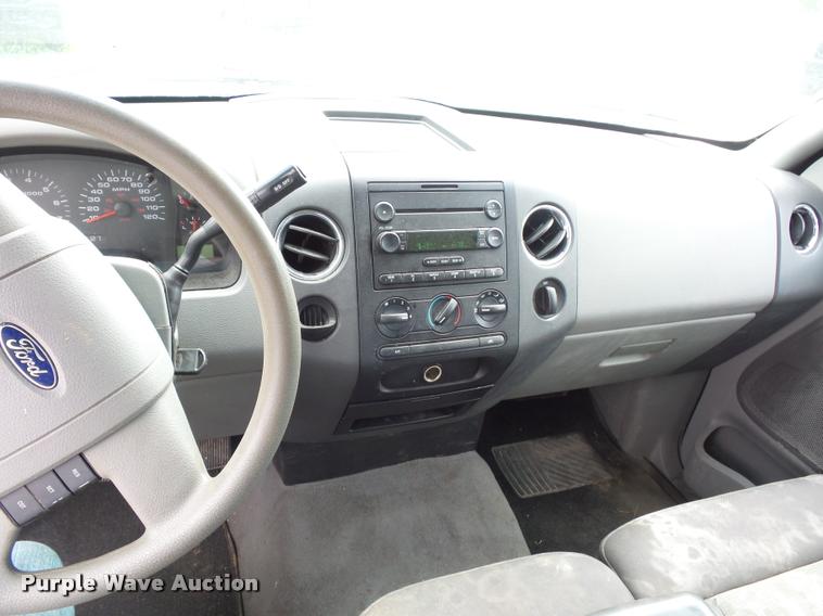 image for item DJ9589 2004 Ford F150 SuperCab pickup truck