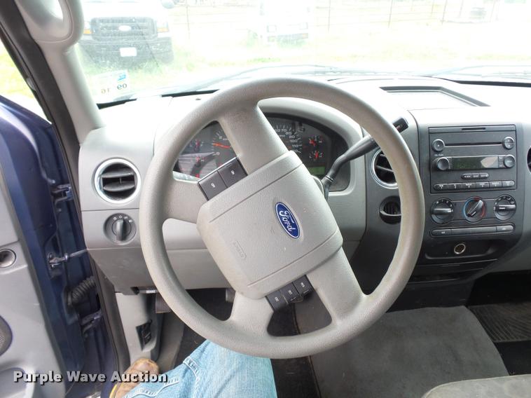 image for item DJ9589 2004 Ford F150 SuperCab pickup truck