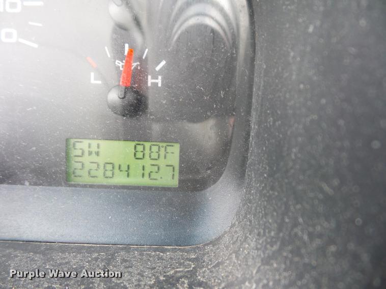 image for item DJ9589 2004 Ford F150 SuperCab pickup truck