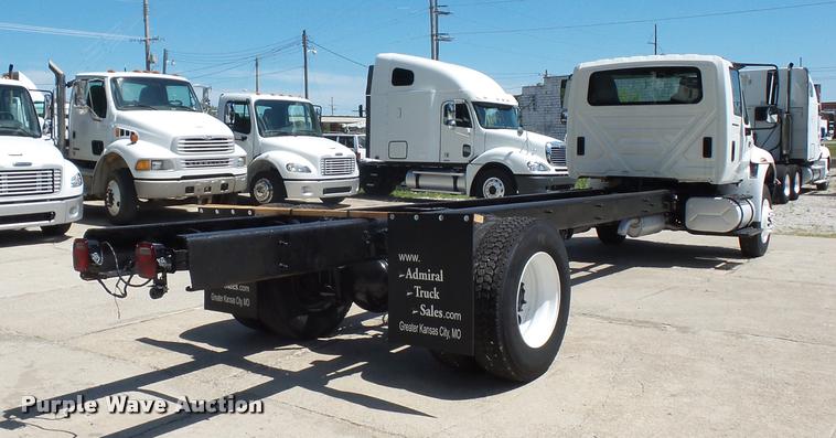 image for item DJ9591 2005 International DuraStar 4400 truck cab and chassis