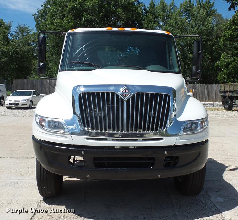 image for item DJ9591 2005 International DuraStar 4400 truck cab and chassis