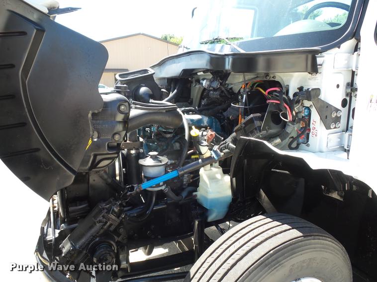 image for item DJ9591 2005 International DuraStar 4400 truck cab and chassis