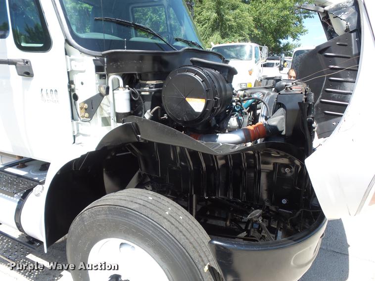 image for item DJ9591 2005 International DuraStar 4400 truck cab and chassis