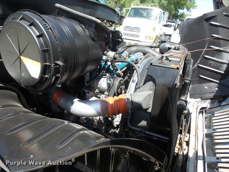 image for item DJ9591 2005 International DuraStar 4400 truck cab and chassis