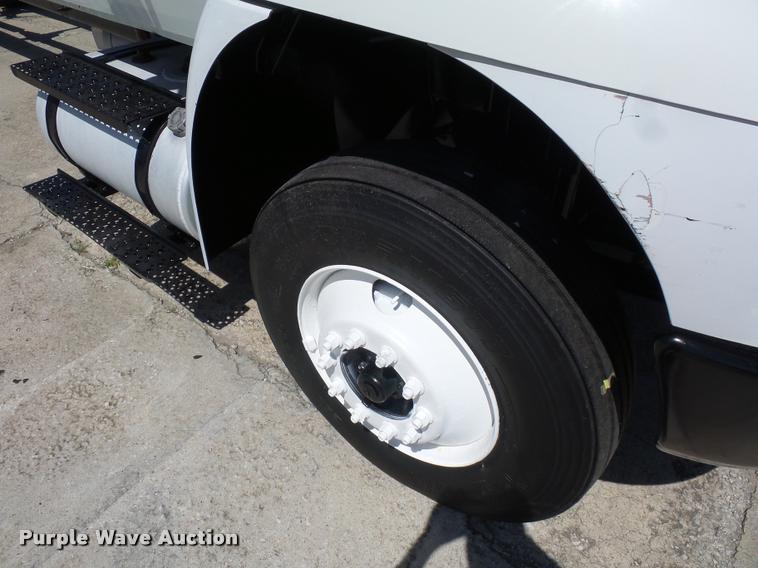 image for item DJ9591 2005 International DuraStar 4400 truck cab and chassis