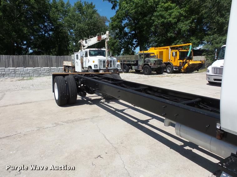 image for item DJ9591 2005 International DuraStar 4400 truck cab and chassis