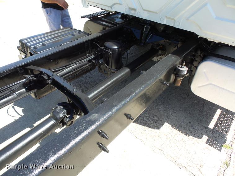 image for item DJ9591 2005 International DuraStar 4400 truck cab and chassis