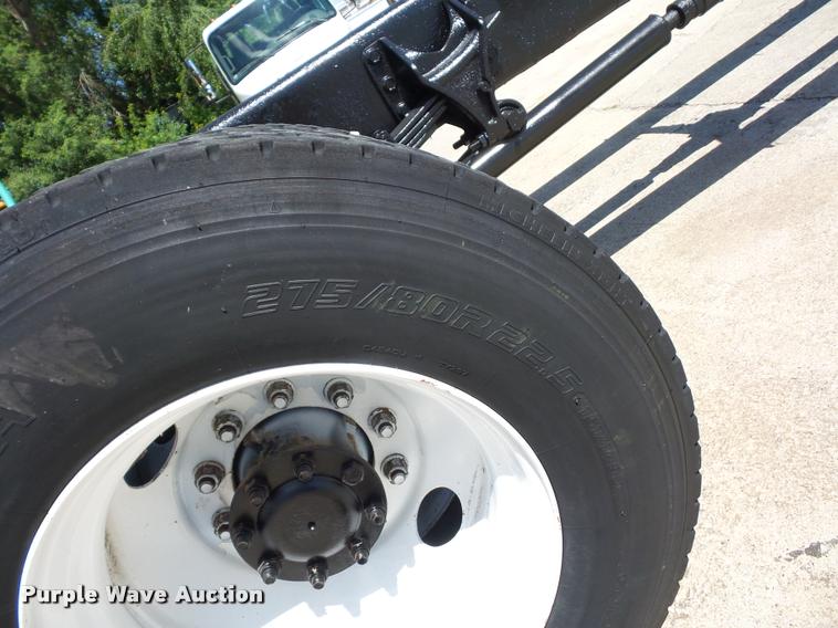 image for item DJ9591 2005 International DuraStar 4400 truck cab and chassis