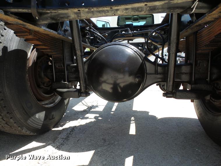 image for item DJ9591 2005 International DuraStar 4400 truck cab and chassis