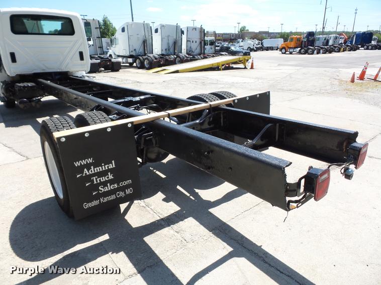 image for item DJ9591 2005 International DuraStar 4400 truck cab and chassis