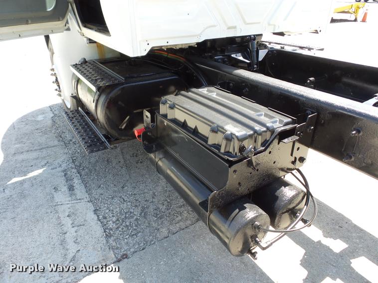 image for item DJ9591 2005 International DuraStar 4400 truck cab and chassis