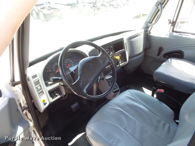 image for item DJ9591 2005 International DuraStar 4400 truck cab and chassis