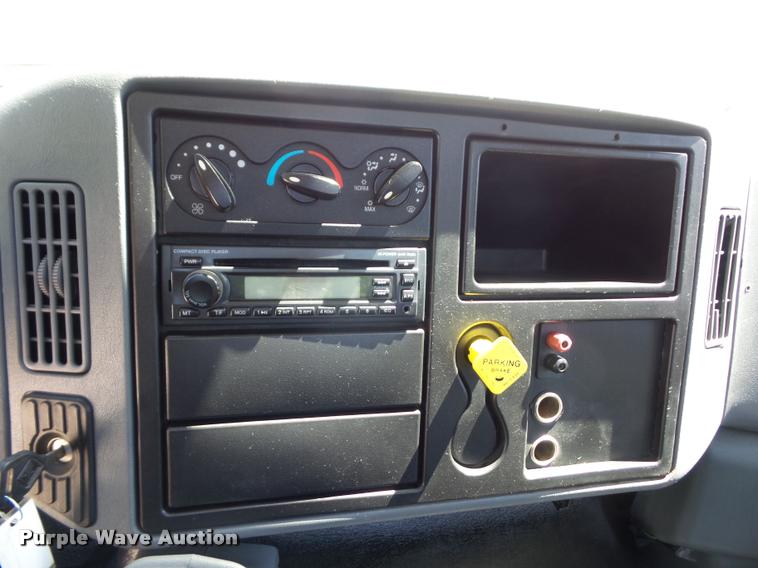 image for item DJ9591 2005 International DuraStar 4400 truck cab and chassis