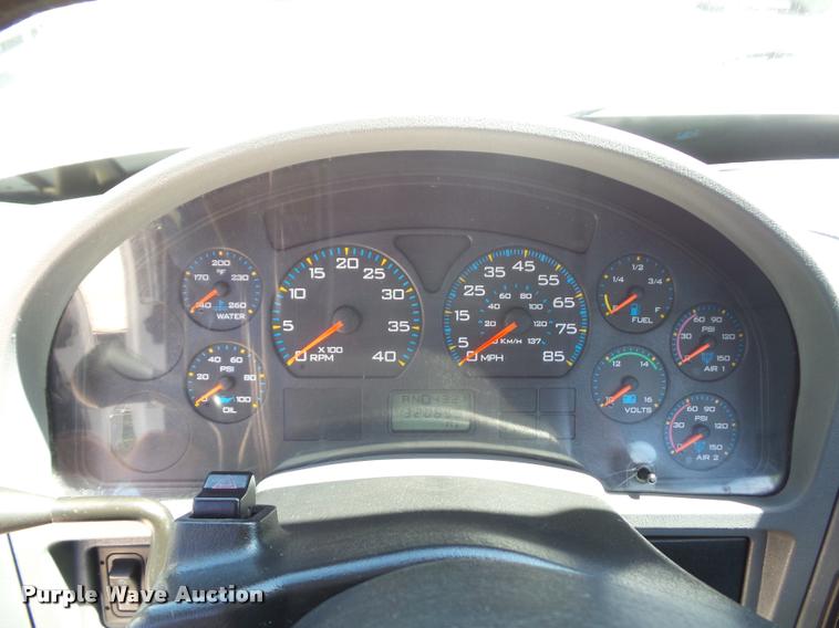 image for item DJ9591 2005 International DuraStar 4400 truck cab and chassis