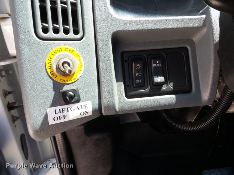 image for item DJ9591 2005 International DuraStar 4400 truck cab and chassis