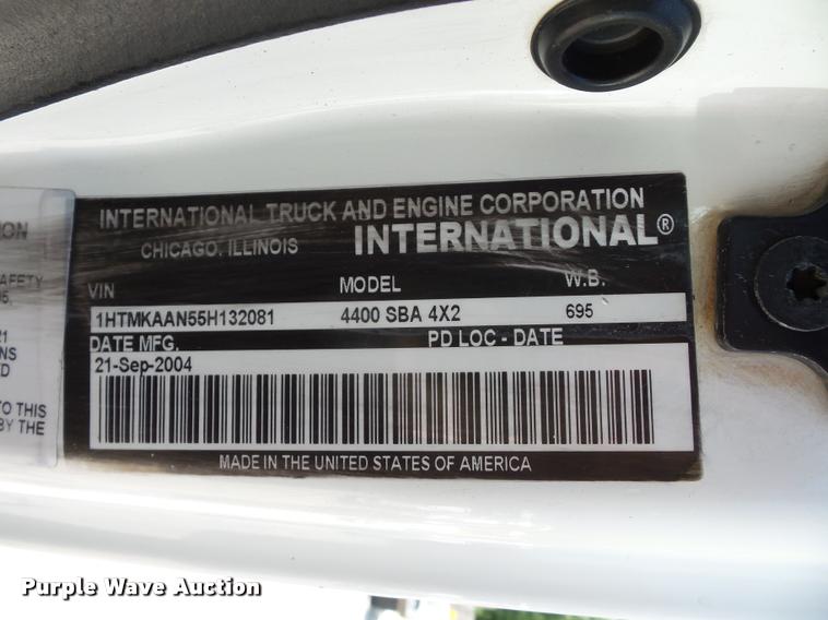 image for item DJ9591 2005 International DuraStar 4400 truck cab and chassis