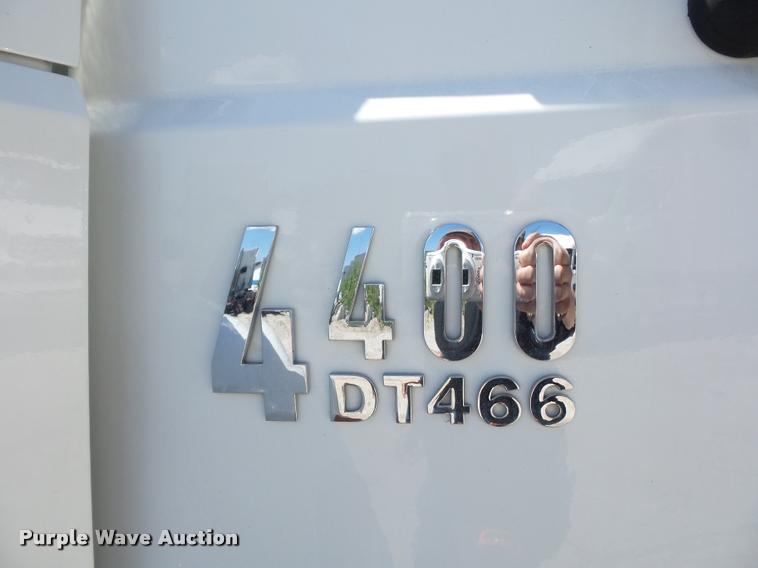 image for item DJ9591 2005 International DuraStar 4400 truck cab and chassis