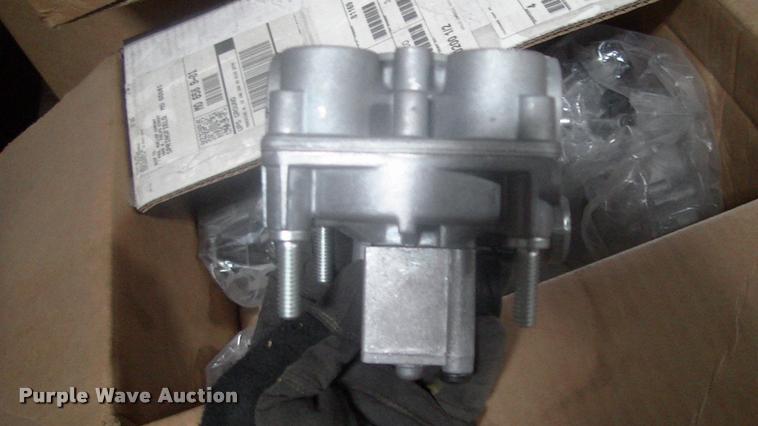 image for item DK9622 Approximately 8 Wabco ABS remote valves